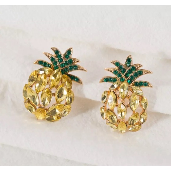 🆕 Sparkly Pineapple Statement Stud Earrings - Picture 5 of 6